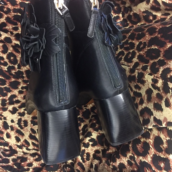 NWOT Tory Burch Rare Blossom Bootie Size 8.5 - Picture 4 of 8